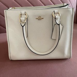 Like new Coach purse. Comes with crossbody strap.